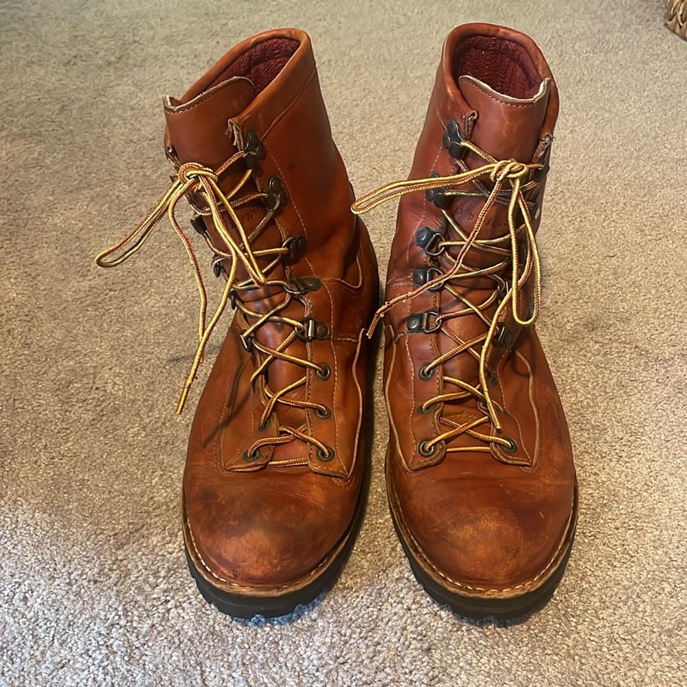 Men’s Insulated Danner work boots. Style number pictured above.